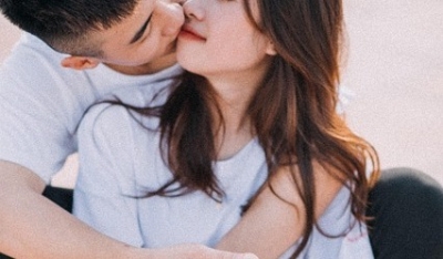 好意　体の向き　斜め