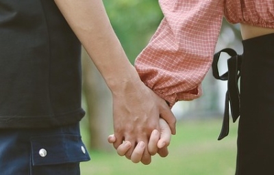 恋人繋ぎ　にぎにぎ