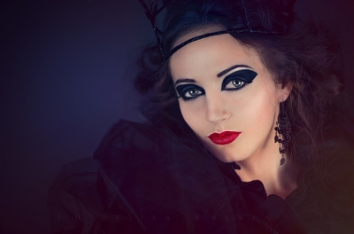 目が小さい女　モテない